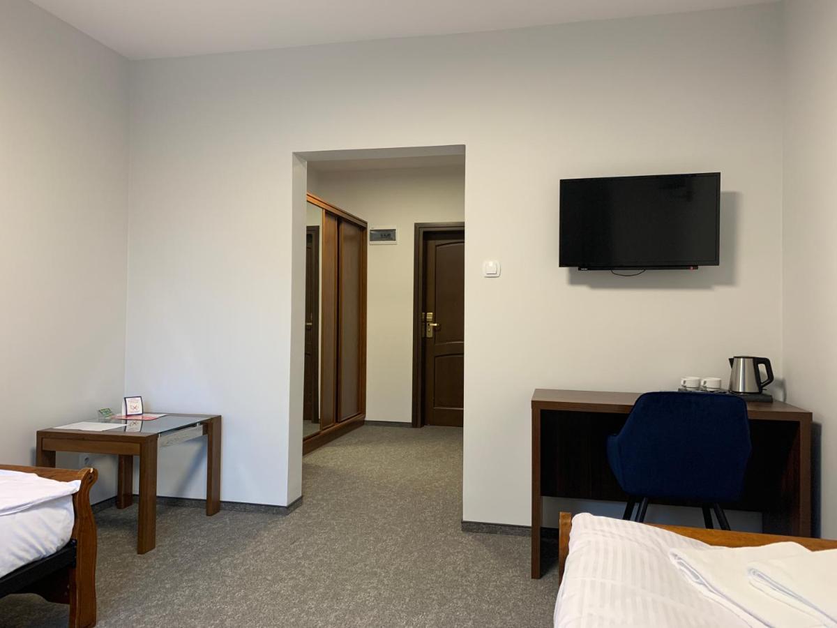 Hotel Red Ostrowiec Świętokrzyski 外观 照片