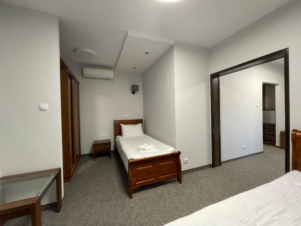 Hotel Red Ostrowiec Świętokrzyski 外观 照片
