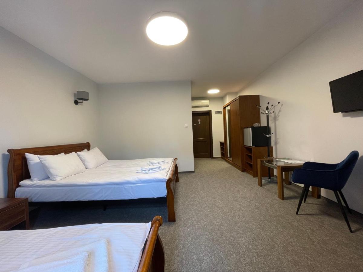 Hotel Red Ostrowiec Świętokrzyski 外观 照片