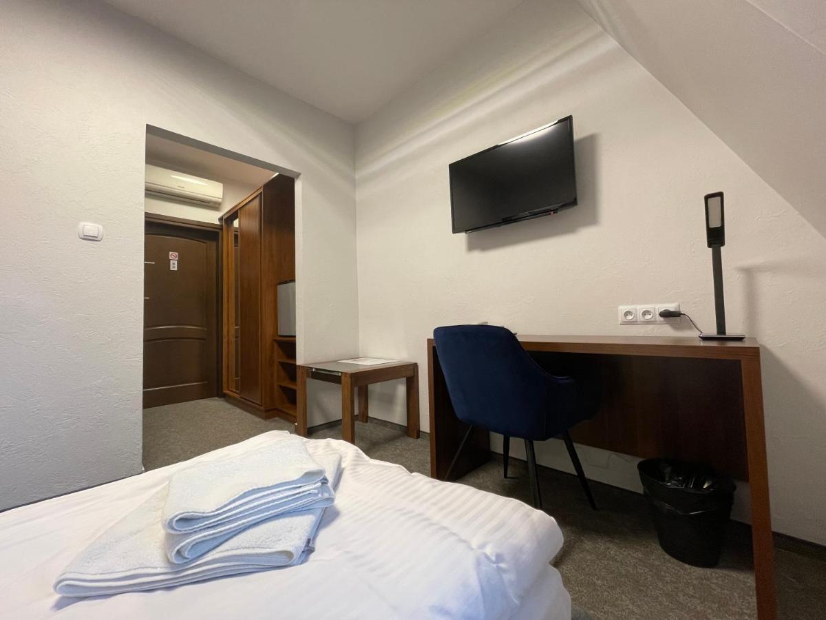 Hotel Red Ostrowiec Świętokrzyski 外观 照片