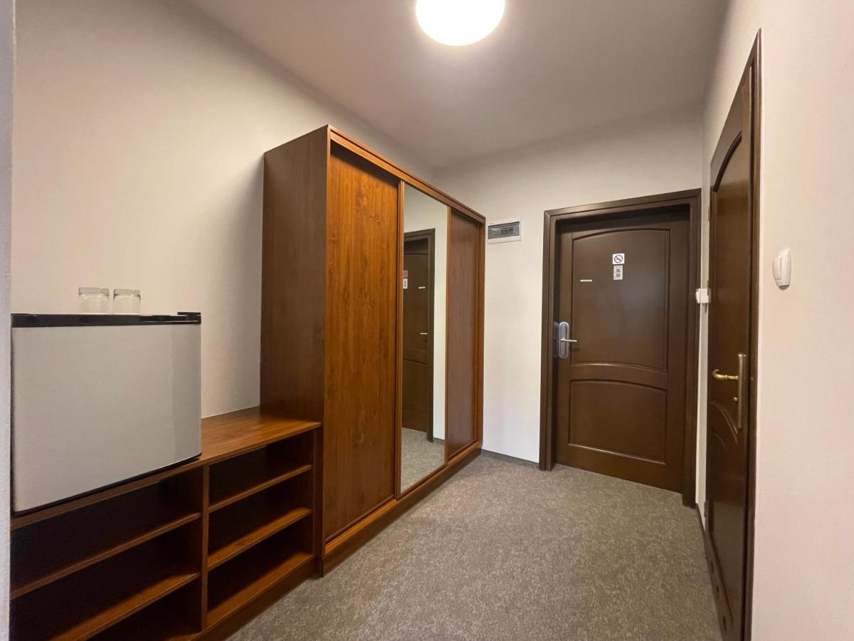 Hotel Red Ostrowiec Świętokrzyski 外观 照片