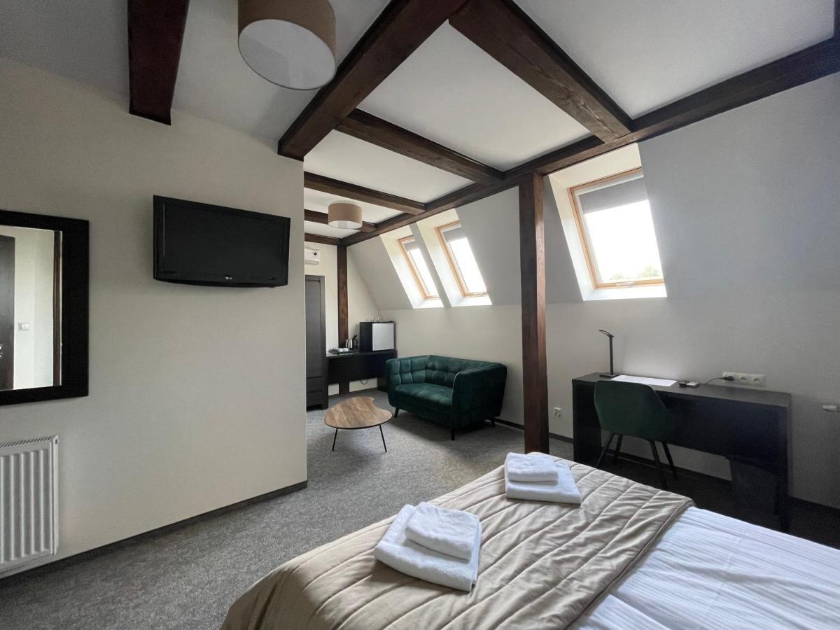 Hotel Red Ostrowiec Świętokrzyski 外观 照片