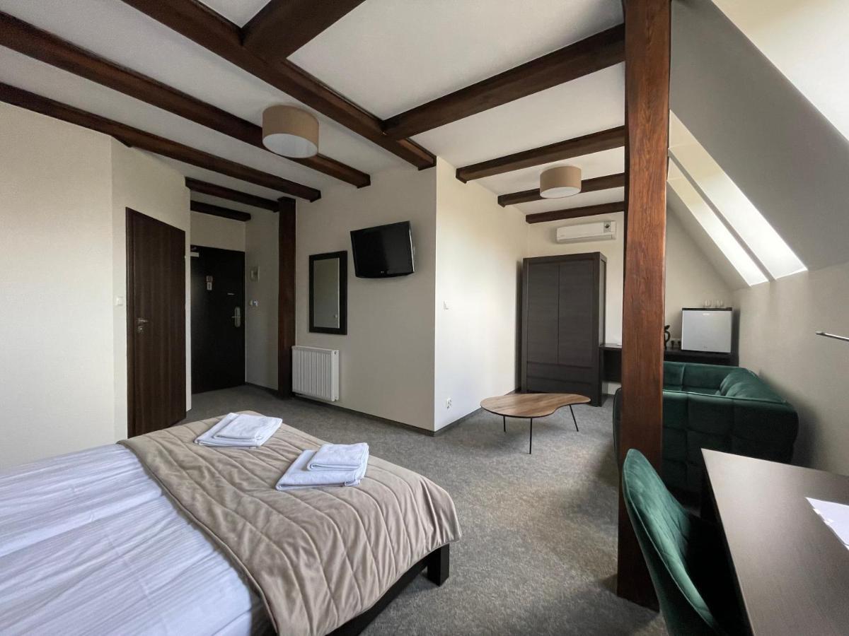 Hotel Red Ostrowiec Świętokrzyski 外观 照片