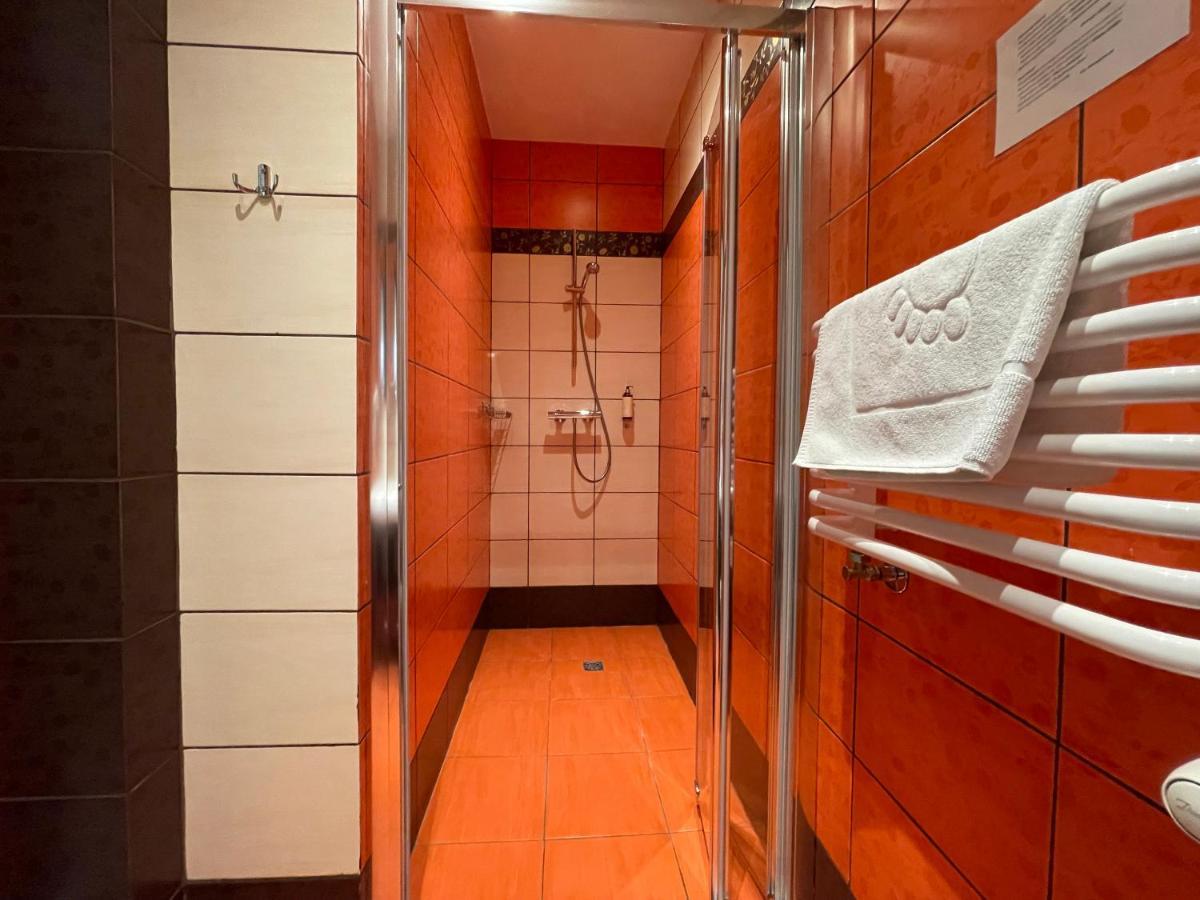 Hotel Red Ostrowiec Świętokrzyski 外观 照片