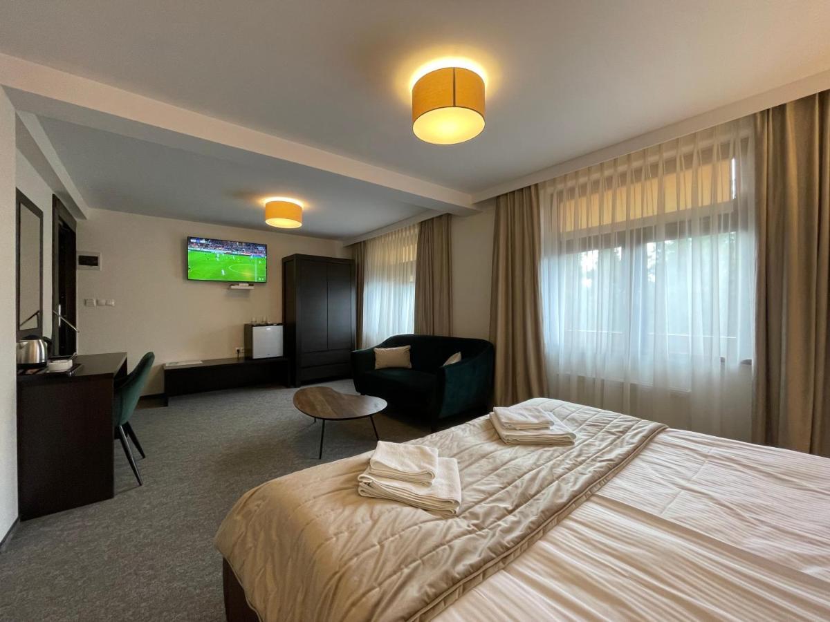 Hotel Red Ostrowiec Świętokrzyski 外观 照片