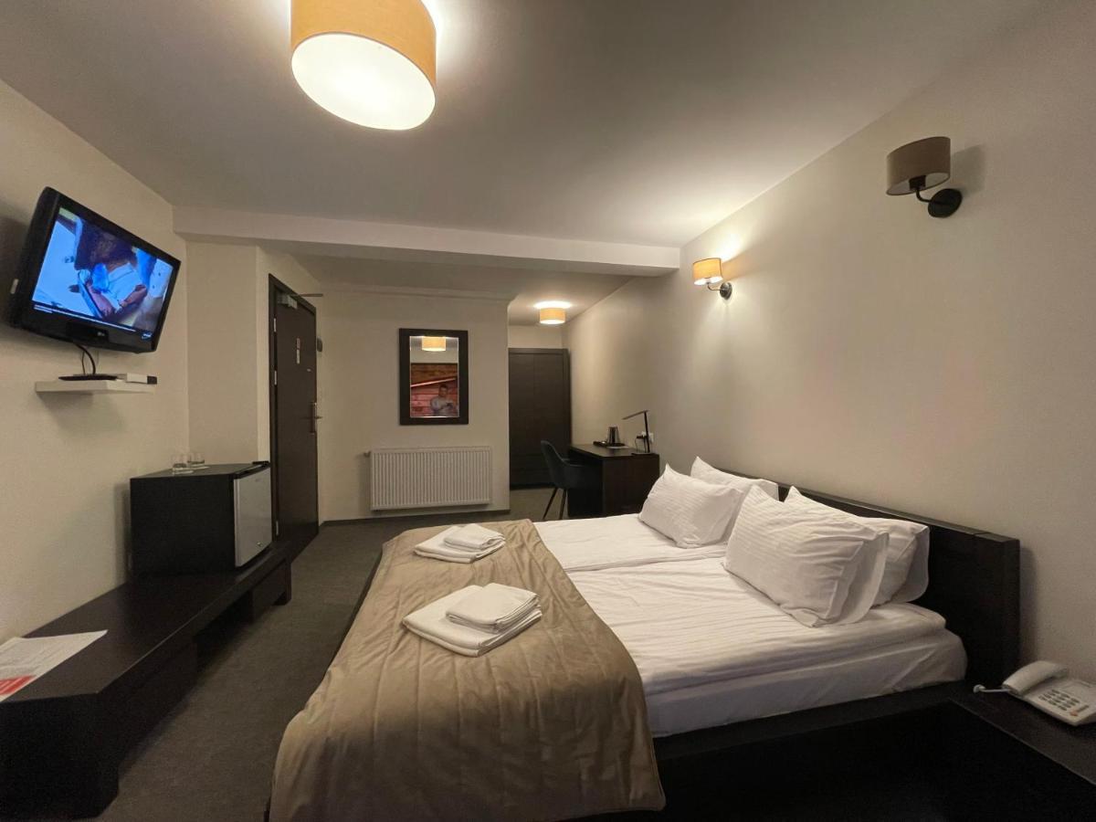 Hotel Red Ostrowiec Świętokrzyski 外观 照片
